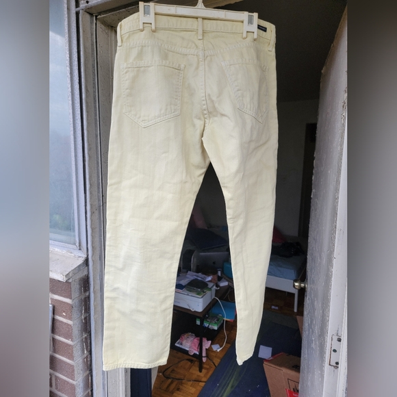 Citizens of Humanity Dylan Drop Rise Cropped Jean in Pale Yellow - Picture 4 of 9